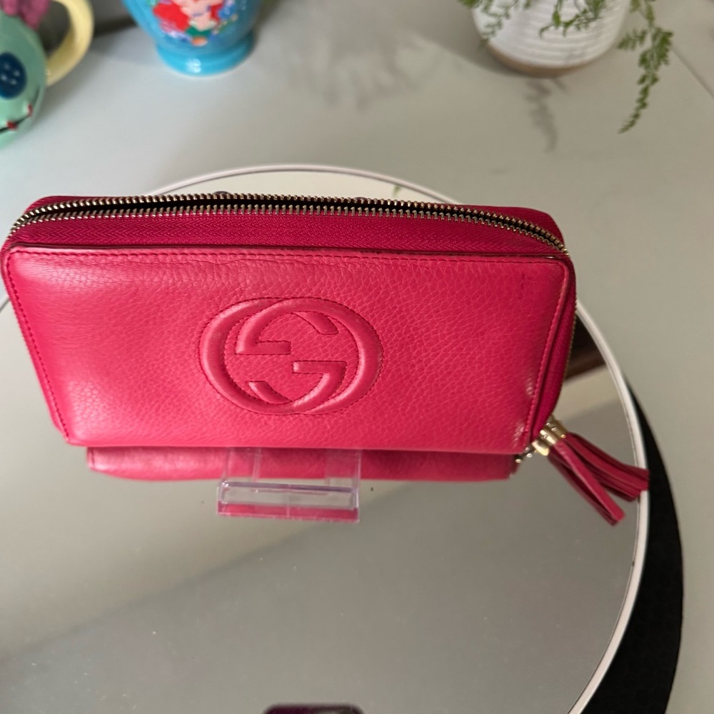 Gucci Fuchsia SoHo Leather Zip Araund Wallet